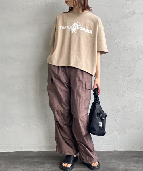 The Endless Summer（エンドレスサマー）の「[THE ENDLESS SUMMER/エンドレスサマー] 別注 TES CAL フロッキーロゴプリント カットオフTシャツ（Tシャツ/カットソー・レディース・ホワイト/ベージュ/ブラック・F）」の8枚目の写真