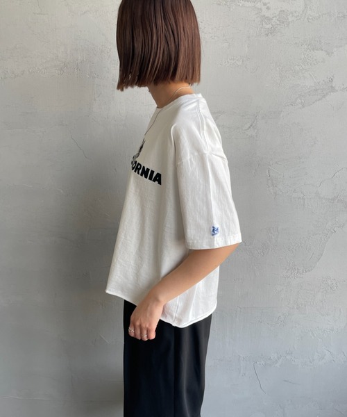 The Endless Summer（エンドレスサマー）の「[THE ENDLESS SUMMER/エンドレスサマー] 別注 TES CAL フロッキーロゴプリント カットオフTシャツ（Tシャツ/カットソー・レディース・ホワイト/ベージュ/ブラック・F）」の16枚目の写真