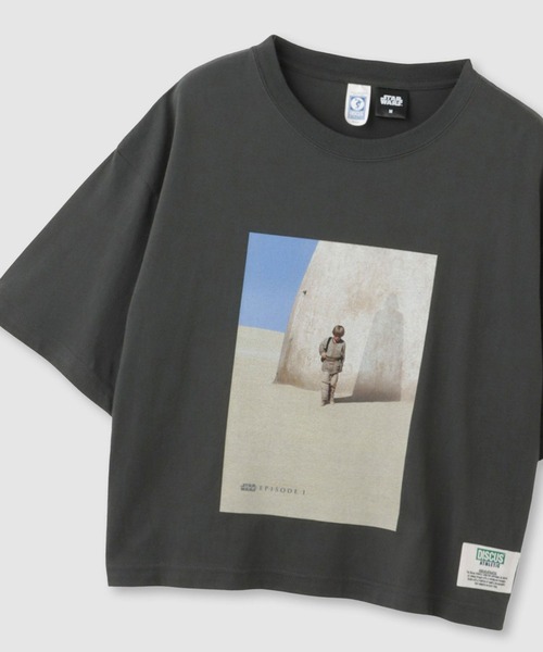 STAR WARS(スターウォーズ)の「【DISCUS×STAR WARS】ショート丈 スターウォーズ×ディスカス コラボ グラフィックTシャツ(Tシャツ/カットソー・レディース・グレー系4/グレー系3/グレー系2/グレー系1・M)」の2枚目の写真