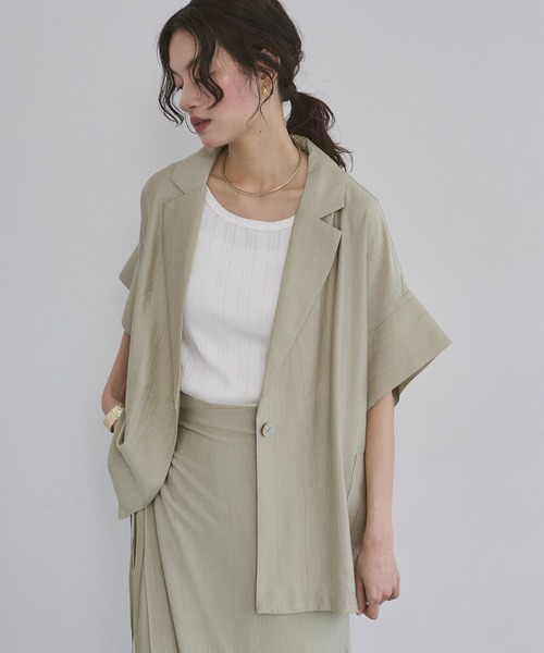 hunch(ハンチ)の「ワッシャーサテン 半袖シャツジャケット(テーラードジャケット・レディース・ライトカーキ/ブラック/アイボリー・FREE)」の3枚目の写真