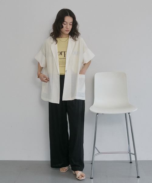 hunch(ハンチ)の「ワッシャーサテン 半袖シャツジャケット(テーラードジャケット・レディース・ライトカーキ/ブラック/アイボリー・FREE)」の10枚目の写真