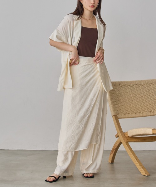 hunch(ハンチ)の「ワッシャーサテン 半袖シャツジャケット(テーラードジャケット・レディース・ライトカーキ/ブラック/アイボリー・FREE)」の6枚目の写真