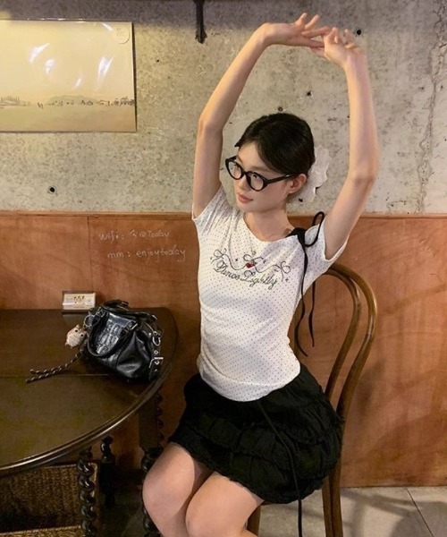 Ritzy(リッツィー)の「トッド柄 ワンショルダー半袖Tシャツ(Tシャツ/カットソー・レディース・ホワイト・M/L)」の2枚目の写真