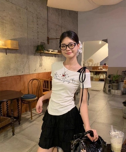 Ritzy(リッツィー)の「トッド柄 ワンショルダー半袖Tシャツ(Tシャツ/カットソー・レディース・ホワイト・M/L)」の21枚目の写真
