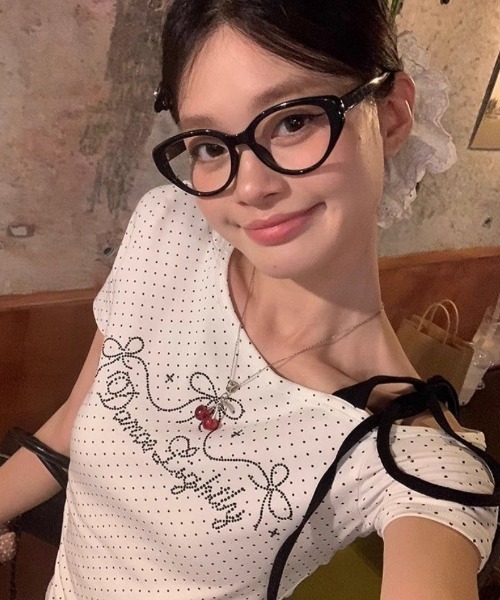 Ritzy(リッツィー)の「トッド柄 ワンショルダー半袖Tシャツ(Tシャツ/カットソー・レディース・ホワイト・M/L)」の19枚目の写真