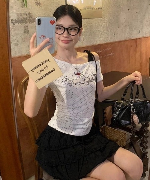 Ritzy(リッツィー)の「トッド柄 ワンショルダー半袖Tシャツ(Tシャツ/カットソー・レディース・ホワイト・M/L)」の16枚目の写真