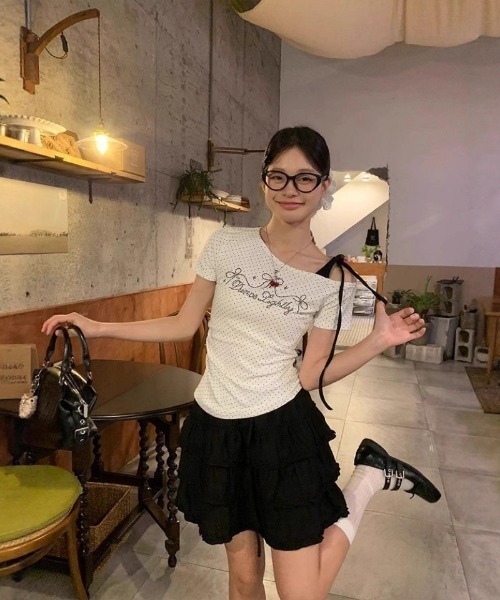 Ritzy(リッツィー)の「トッド柄 ワンショルダー半袖Tシャツ(Tシャツ/カットソー・レディース・ホワイト・M/L)」の12枚目の写真