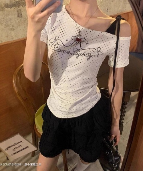 Ritzy(リッツィー)の「トッド柄 ワンショルダー半袖Tシャツ(Tシャツ/カットソー・レディース・ホワイト・M/L)」の11枚目の写真