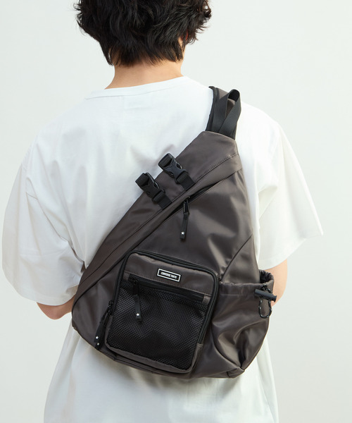 CONVERSE TOKYO(コンバーストウキョウ)の「NYLON ONE-SHOULDER BAG(ボディバッグ/ウエストポーチ・レディース・グレー/ブラック・FREE)」の10枚目の写真
