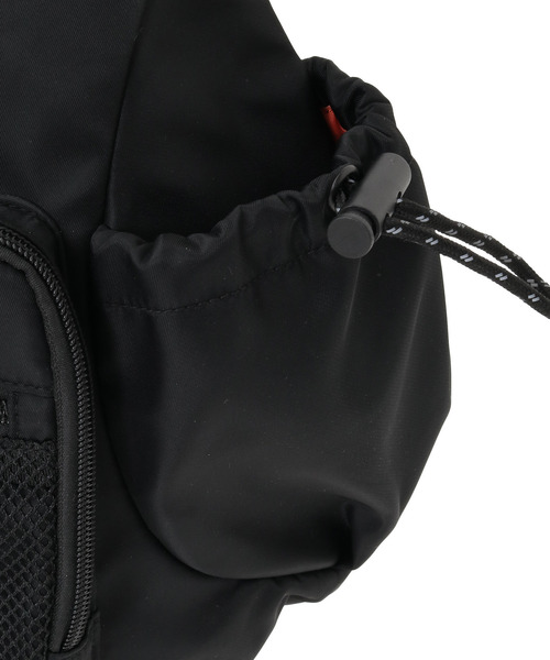 CONVERSE TOKYO(コンバーストウキョウ)の「NYLON ONE-SHOULDER BAG(ボディバッグ/ウエストポーチ・レディース・グレー/ブラック・FREE)」の6枚目の写真