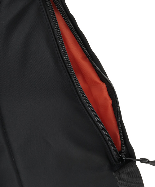 CONVERSE TOKYO(コンバーストウキョウ)の「NYLON ONE-SHOULDER BAG(ボディバッグ/ウエストポーチ・レディース・グレー/ブラック・FREE)」の8枚目の写真