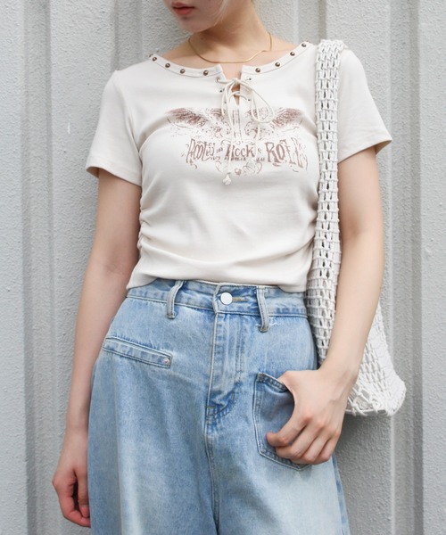 SpRay(スプレイ)の「テレコイーグルスタッズショートスリーブトップス(Tシャツ/カットソー・レディース・ブラウン/ホワイト/カーキ/ライトベージュ/ブラック/アイボリー/グレー・FREE)」の4枚目の写真