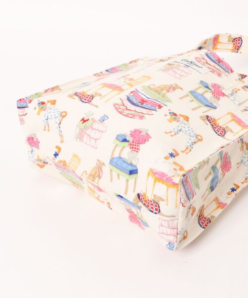 Cath Kidston（キャスキッドソン）の「スモール ブックバッグ Hackney Dogs（ハンドバッグ・レディース・ピンク・FREE）」の4枚目の写真