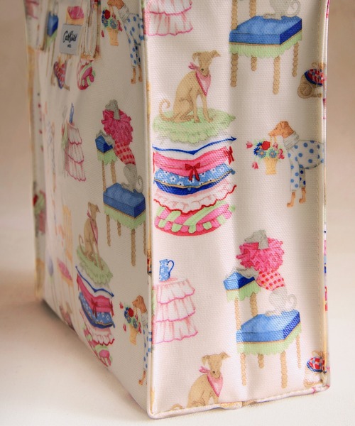 Cath Kidston（キャスキッドソン）の「スモール ブックバッグ Hackney Dogs（ハンドバッグ・レディース・ピンク・FREE）」の8枚目の写真