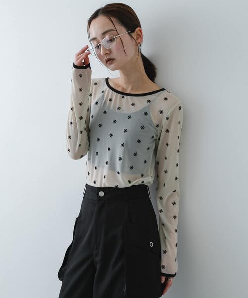 SENSE OF PLACE by URBAN RESEARCH（センスオブプレイスバイアーバンリサーチ）の「モチーフシアーカットトップ（Tシャツ/カットソー・レディース・オフホワイト/ベージュ/ブラック・ONE）」の2枚目の写真
