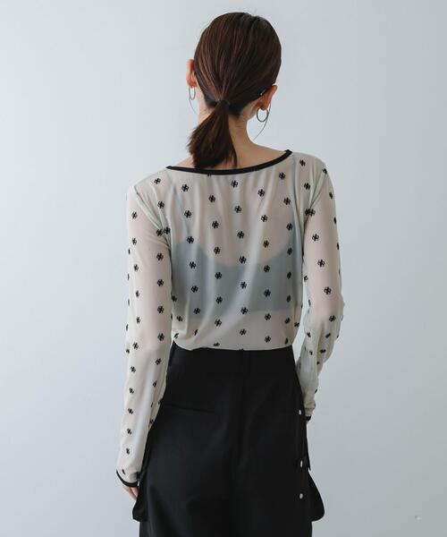 SENSE OF PLACE by URBAN RESEARCH（センスオブプレイスバイアーバンリサーチ）の「モチーフシアーカットトップ（Tシャツ/カットソー・レディース・オフホワイト/ベージュ/ブラック・ONE）」の5枚目の写真