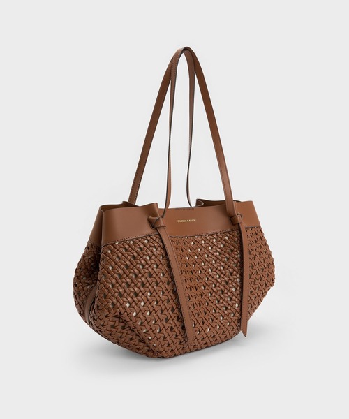 CHARLES & KEITH（チャールズ & キース）の「Calla カルラ ウーブン トートバッグ（トートバッグ・レディース・チョコ/ブラック・L）」の6枚目の写真