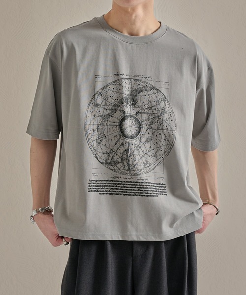 epnok(エプノック)の「ファンクショナルグラフィックルーズ半袖Tee(Tシャツ/カットソー・メンズ・ネイビー系3/ホワイト系1/グレー系2/ブラウン系1/ホワイト系2/ブラウン系3/ホワイト系3/ネイビー系1/ブラック系1/ライトグレー系2・LARGE/SMALL/MEDIUM)」の5枚目の写真