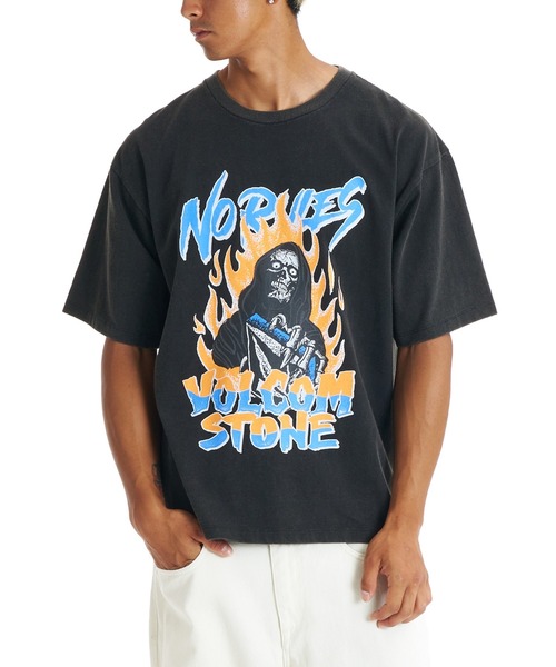 VOLCOM(ボルコム)の「VOLCOM BURNING SKULL TEE(Tシャツ/カットソー・メンズ・ブラック/スモーキーグリーン系・M/L)」の7枚目の写真