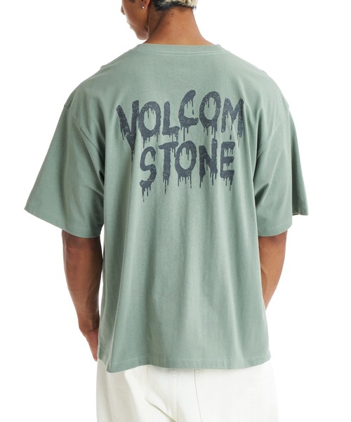 VOLCOM(ボルコム)の「VOLCOM BURNING SKULL TEE(Tシャツ/カットソー・メンズ・ブラック/スモーキーグリーン系・M/L)」の4枚目の写真