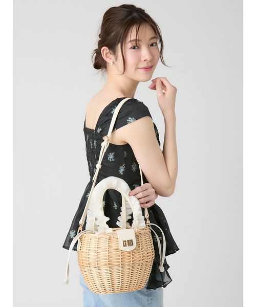 【美品】OVALKago-Bag Charm、ファー付きワンハンドルカゴバッグ CELFORD（セルフォード）の「フリルチュールハンドルカゴバッグ（かご