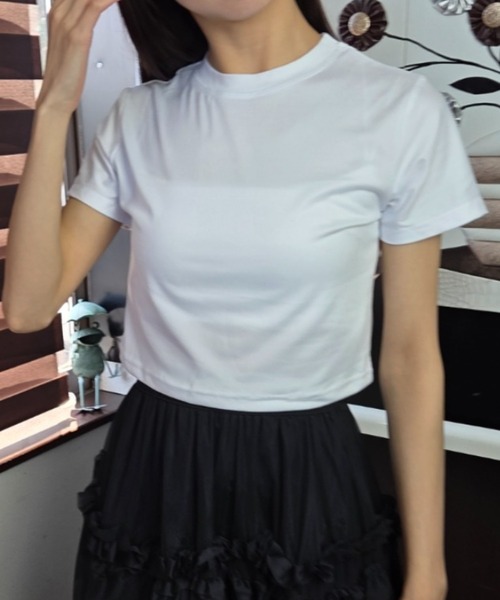 tolene(トレネ)の「ベーシッククロップドTシャツ クルーネック タイトシルエット(Tシャツ/カットソー・レディース・グリーン/ホワイト/ライトベージュ・FREE)」の6枚目の写真