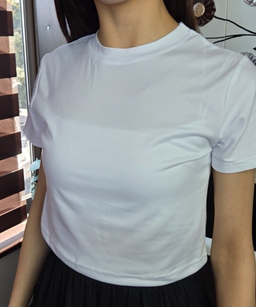 tolene(トレネ)の「ベーシッククロップドTシャツ クルーネック タイトシルエット(Tシャツ/カットソー・レディース・グリーン/ホワイト/ライトベージュ・FREE)」の4枚目の写真