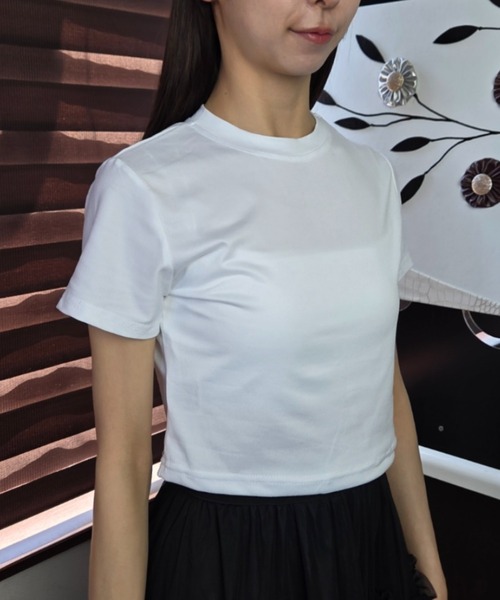 tolene(トレネ)の「ベーシッククロップドTシャツ クルーネック タイトシルエット(Tシャツ/カットソー・レディース・グリーン/ホワイト/ライトベージュ・FREE)」の7枚目の写真