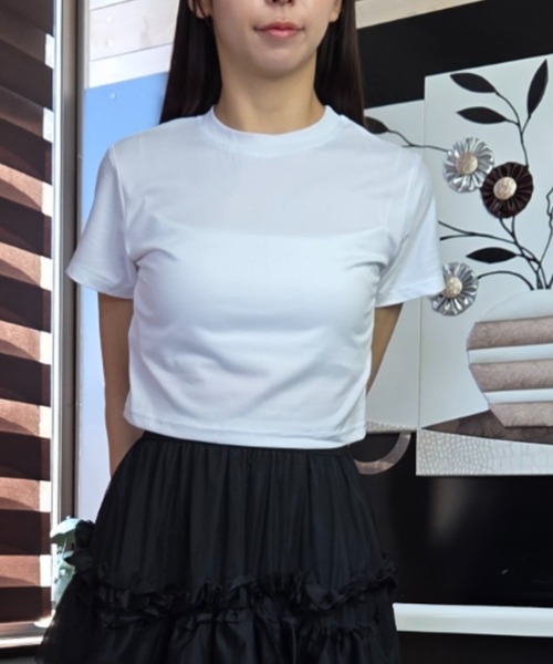 tolene(トレネ)の「ベーシッククロップドTシャツ クルーネック タイトシルエット(Tシャツ/カットソー・レディース・グリーン/ホワイト/ライトベージュ・FREE)」の8枚目の写真
