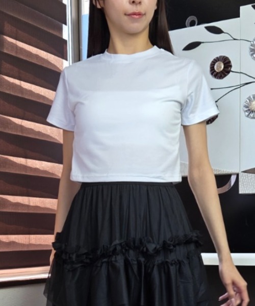 tolene(トレネ)の「ベーシッククロップドTシャツ クルーネック タイトシルエット(Tシャツ/カットソー・レディース・グリーン/ホワイト/ライトベージュ・FREE)」の10枚目の写真