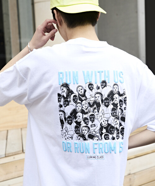 LURKING CLASS（ラーキングクラス）の「限定展開 LURKING CLASS×FREAK'S STORE ラーキングクラス 別注 ヴィンテージ加工 プリント Tシャツ RUN WITH US（Tシャツ/カットソー・メンズ・ホワイト/ブラック・MEDIUM/LARGE/X-LARGE）」の5枚目の写真