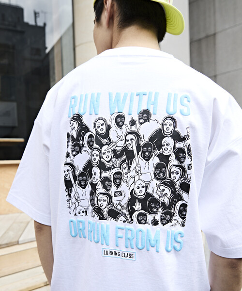 LURKING CLASS（ラーキングクラス）の「限定展開 LURKING CLASS×FREAK'S STORE ラーキングクラス 別注 ヴィンテージ加工 プリント Tシャツ RUN WITH US（Tシャツ/カットソー・メンズ・ホワイト/ブラック・MEDIUM/LARGE/X-LARGE）」の3枚目の写真
