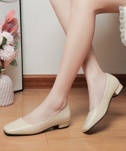 Songe(ソンジュ)の「スクエアトゥフラットパンプス(パンプス・レディース・ベージュ/オフホワイト/ブラック・24cm/23.5cm/23cm/24.5cm)」の6枚目の写真