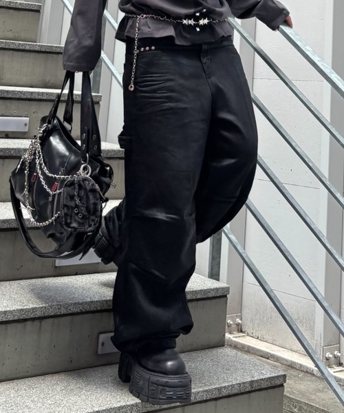 Never mind the XU(ネバーマインドザエックスユー)の「【Never mind the XU】coating denim pants / 【ネバーマインド ザ エックスユー】コーティングワイドデニムパンツ(デニムパンツ・メンズ・ブラック・M/L/S)」の2枚目の写真