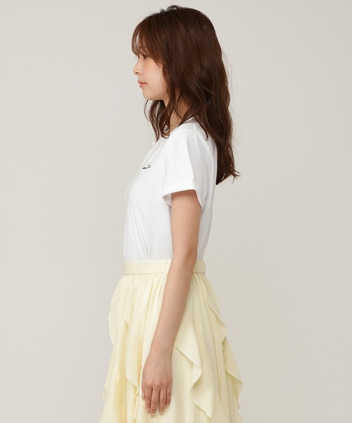 AND COUTURE(アンドクチュール)の「ワンポイント刺繍Tシャツ(Tシャツ/カットソー・レディース・ブラック/オフホワイト/グリーン・FREE)」の4枚目の写真