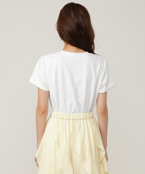 AND COUTURE(アンドクチュール)の「ワンポイント刺繍Tシャツ(Tシャツ/カットソー・レディース・ブラック/オフホワイト/グリーン・FREE)」の5枚目の写真
