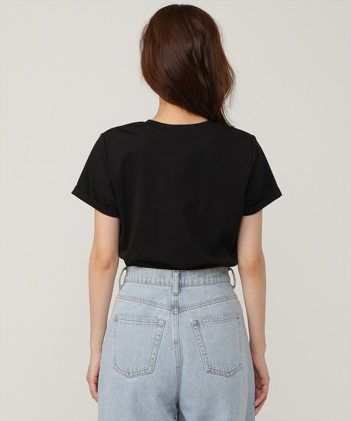 AND COUTURE(アンドクチュール)の「ワンポイント刺繍Tシャツ(Tシャツ/カットソー・レディース・ブラック/オフホワイト/グリーン・FREE)」の13枚目の写真