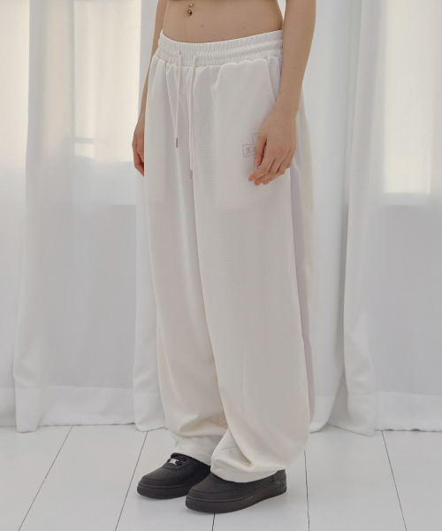 FANCY CLUB(ファンシークラブ)の「プロスグロシートラックパンツ (アイボリー) F26QD162(スウェットパンツ・レディース・その他・ONE)」の2枚目の写真