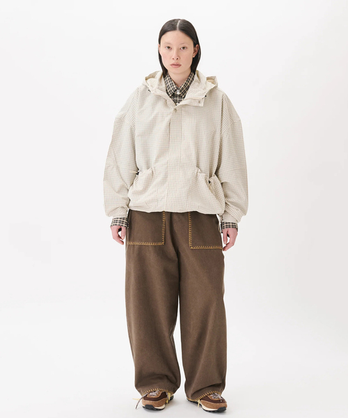 WISM(ウィズム)の「Estudio Niksen / エストゥディオ・ニクセン Bungee Strap Checkered JK(その他アウター・メンズ・ライトブルー/ベージュ・1/2)」の3枚目の写真