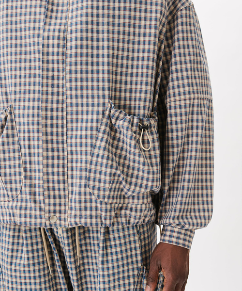 WISM(ウィズム)の「Estudio Niksen / エストゥディオ・ニクセン Bungee Strap Checkered JK(その他アウター・メンズ・ライトブルー/ベージュ・1/2)」の15枚目の写真