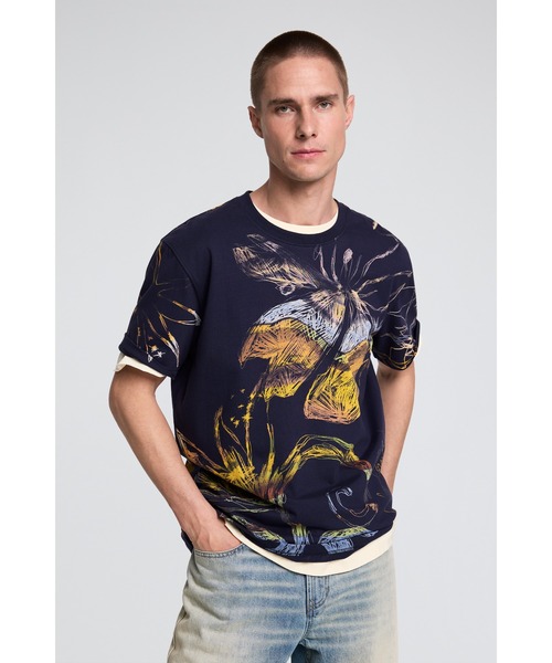 Desigual(デシグアル)の「バタフライ バロック グラフィック Tシャツ【2026秋冬新作】(Tシャツ/カットソー・メンズ・ブルー・XS/S/M/XL)」の6枚目の写真
