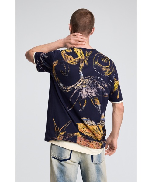 Desigual(デシグアル)の「バタフライ バロック グラフィック Tシャツ【2026秋冬新作】(Tシャツ/カットソー・メンズ・ブルー・XS/S/M/XL)」の5枚目の写真