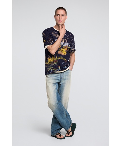 Desigual(デシグアル)の「バタフライ バロック グラフィック Tシャツ【2026秋冬新作】(Tシャツ/カットソー・メンズ・ブルー・XS/S/M/XL)」の3枚目の写真