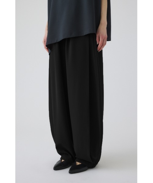 RIM.ARK(リムアーク)の「Round tuck PT(ラウンド タック パンツ)(その他パンツ・レディース・ダークブラウン/ベージュ/ブラック・38/36)」の9枚目の写真