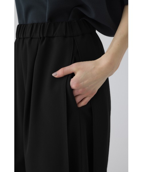 RIM.ARK(リムアーク)の「Round tuck PT(ラウンド タック パンツ)(その他パンツ・レディース・ダークブラウン/ベージュ/ブラック・38/36)」の17枚目の写真