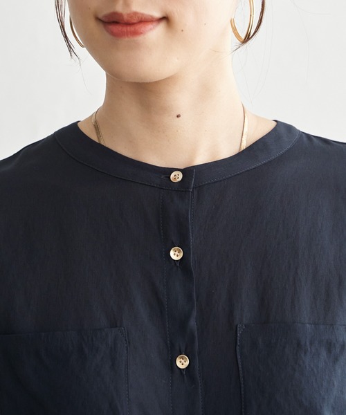 ikka(イッカ)の「【セットアップ対応】冷感ボイルタックドルマンブラウス(シャツ/ブラウス・レディース・ネイビー/グレイッシュベージュ/コーラルピンク・L/M/S)」の13枚目の写真