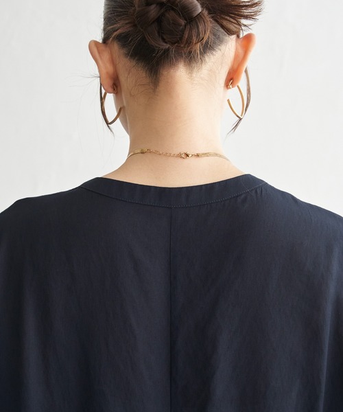ikka(イッカ)の「【セットアップ対応】冷感ボイルタックドルマンブラウス(シャツ/ブラウス・レディース・ネイビー/グレイッシュベージュ/コーラルピンク・L/M/S)」の17枚目の写真