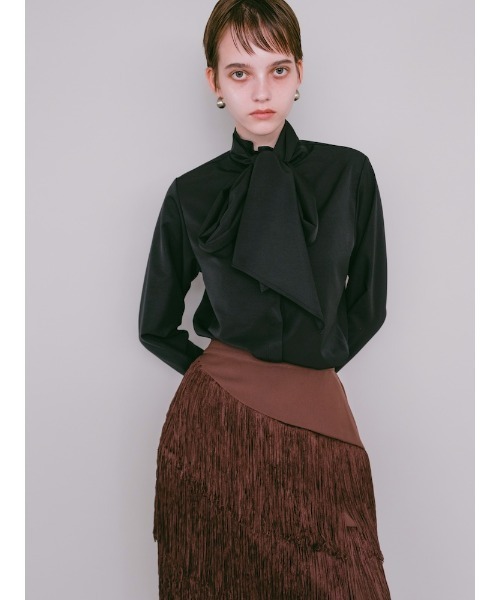 sahara(サハラ)の「【26AW PRE ORDER】Scarf Tie Blouse(シャツ/ブラウス・レディース・ブラック/ホワイト・FREE)」の3枚目の写真