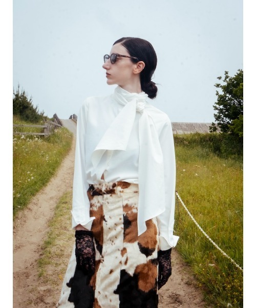 sahara(サハラ)の「【26AW PRE ORDER】Scarf Tie Blouse(シャツ/ブラウス・レディース・ブラック/ホワイト・FREE)」の12枚目の写真