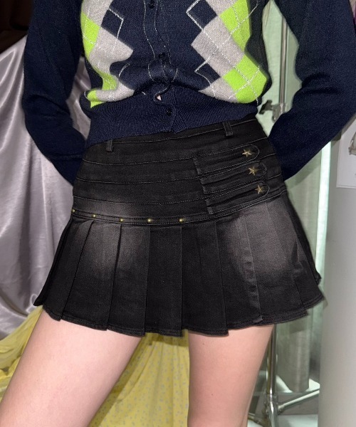 SHAGGIE(シャギー)の「スタッズ付きデニムプリーツミニスカート(デニムスカート・レディース・ブラック/ブルー・SMALL/MEDIUM)」の3枚目の写真